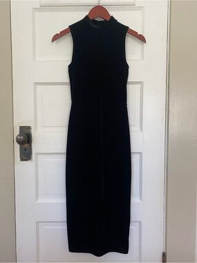 Women’s Black Velvet Mock Neck Sleeveless Dress